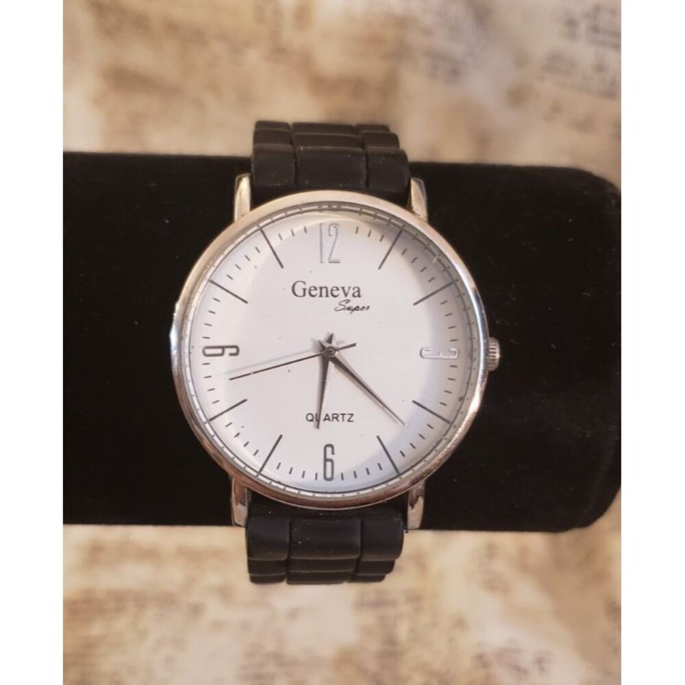 Minimalist - Geneva Super Watch - Large Face with Black Rubber/Plastic Band
